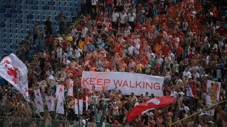 Fanii lui Dinamo: "La Floreasca unii în alții ați intrat,** la Dorobanți în circa 6 v-ați baricadat"