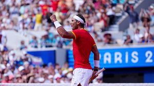 Nebunie pe Philippe-Chatrier, în cel mai așteptat meci de tenis de la Jocurile Olimpice! Rafael Nadal a ridicat tribunele în picioare după un meci fabulos și se pregătește de probabil ultimul duel cu marele Novak Djokovic. Cum am trăit victoria ibericului: „Vă rugăm să nu filmați”. SPECIAL